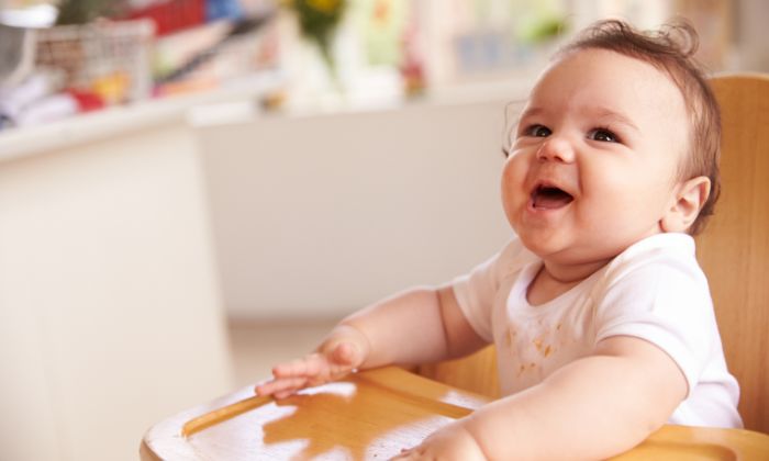 Brei, Breifrei, Beikoststart – was ist das passende Konzept für euer Baby? © Monkey Business/Adobe Stock